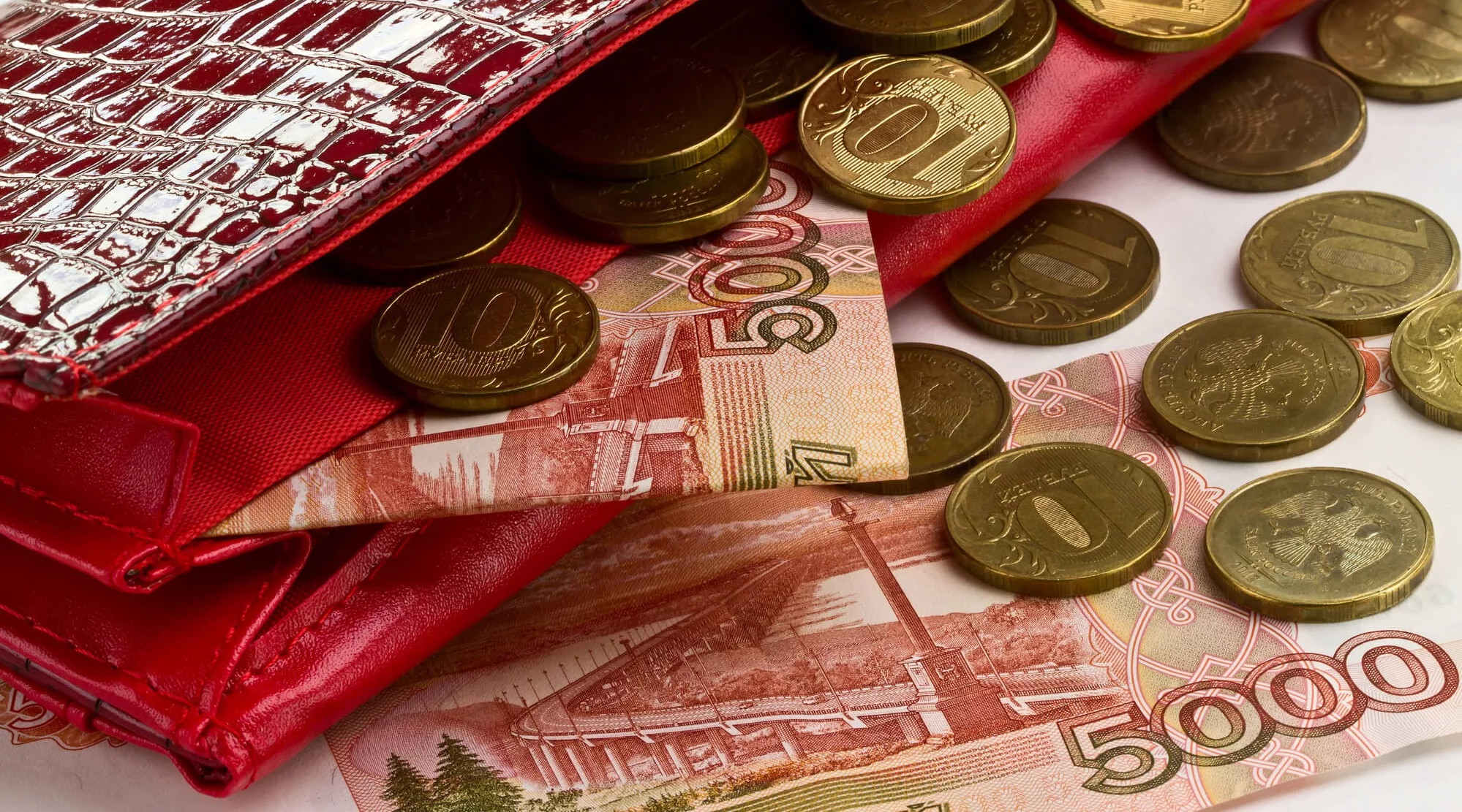 Учительская зарплата эпохи перемен: почему не оправдались большие ожидания?