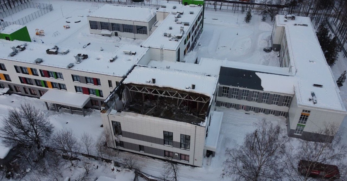 В Подмосковье обрушилась крыша школы в поселке Ашукино