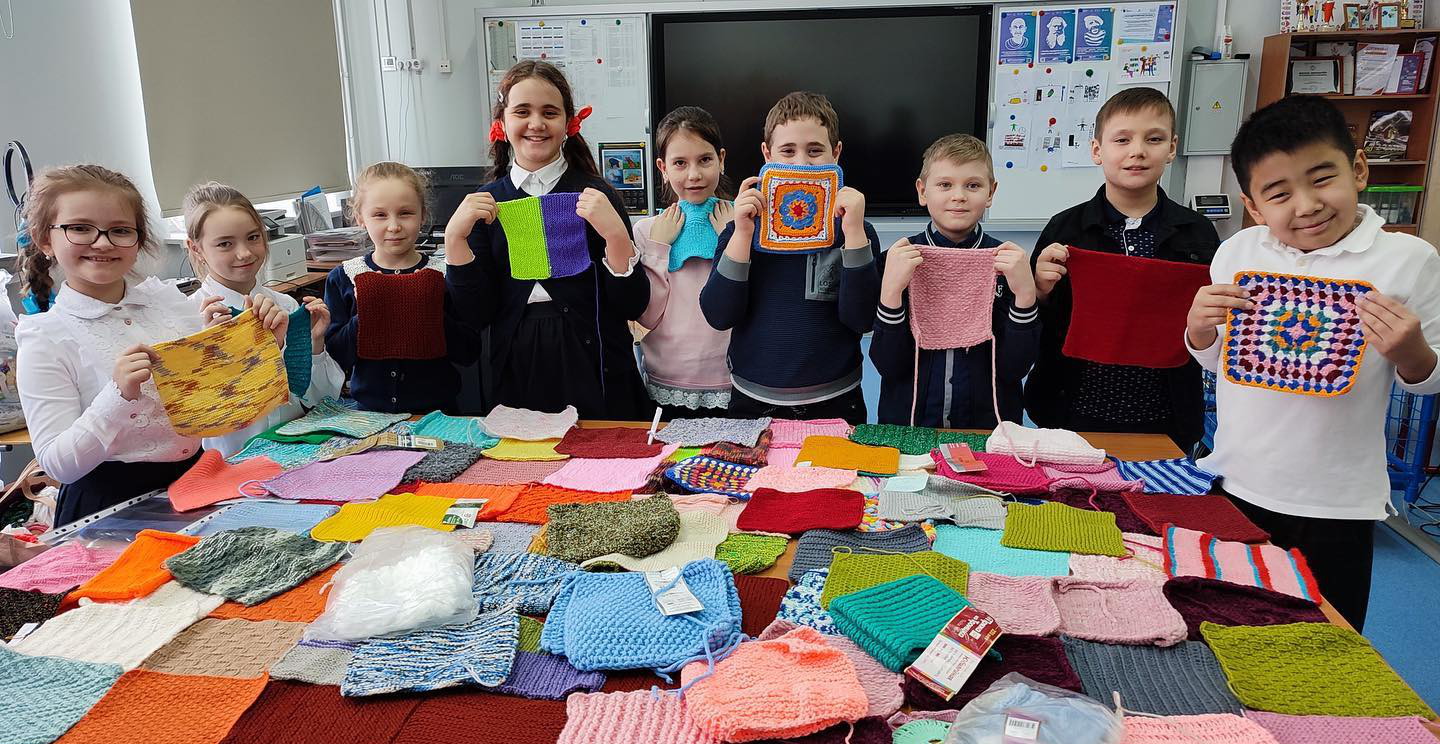 Зачем ученики школы № 2120 взяли в руки спицы и крючки