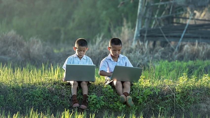 В Китае предложил ограничить для детей время на стриминговых платформах и в соцсетях