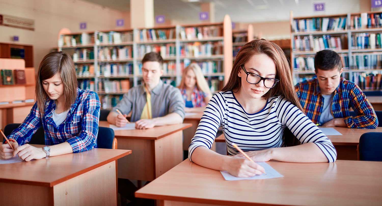 Правительство РФ облегчило прохождение ГИА для выпускников, находящихся за рубежом, и беженцев