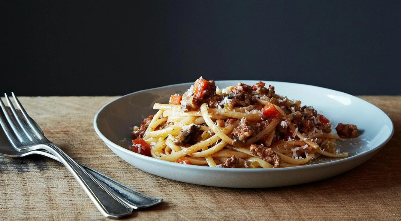 Волгоградских школьников будут кормить омлетом и пастой болоньезе