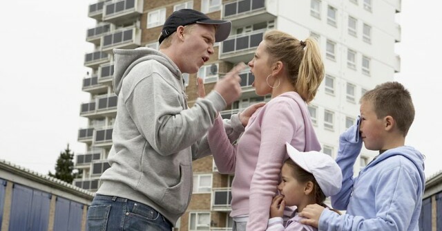 Директор Института изучения детства, семьи и воспитания РАО предложила ввести ответственность за употребление мата в присутствии детей