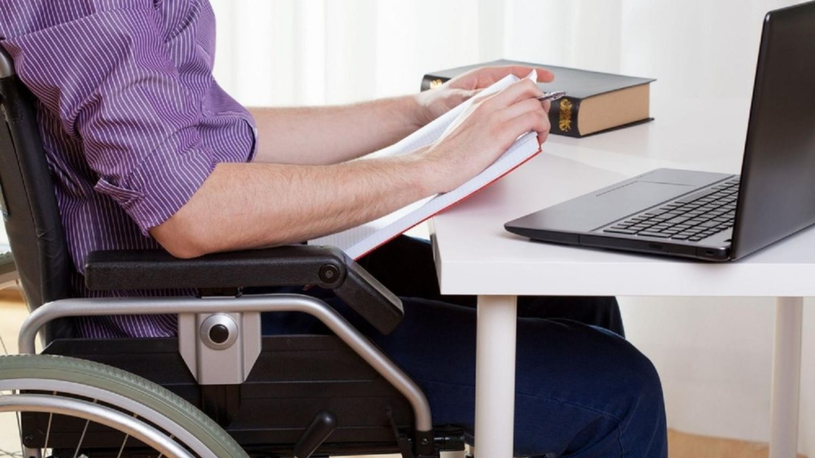 Инвалиды смогут получить бесплатно второе высшее образование