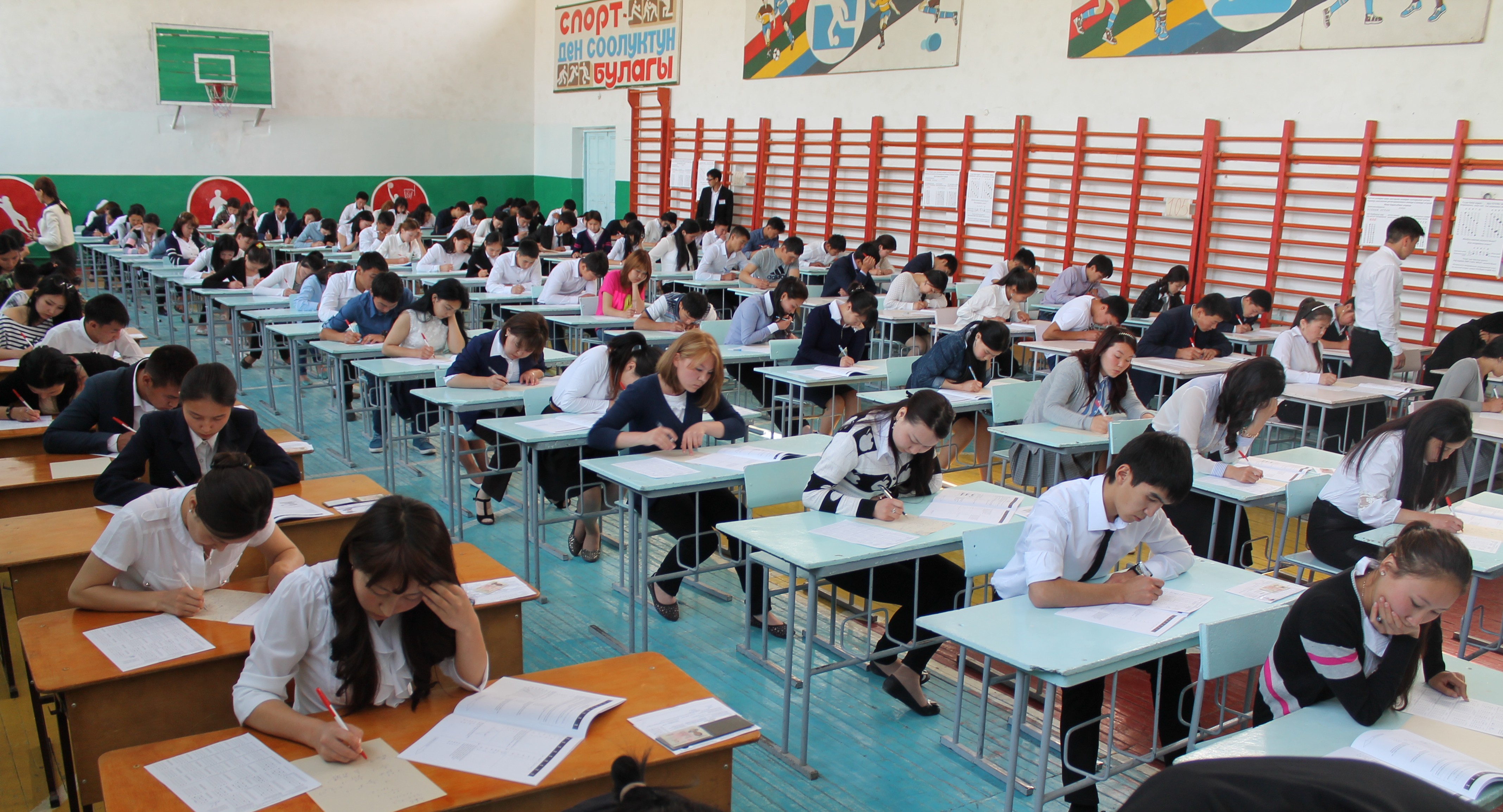 Вузы Киргизии начнут принимать абитуриентов дважды в год
