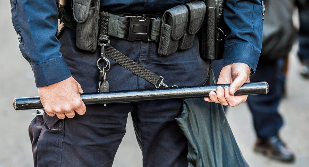 Российские полицейские приняли школьника за закладчика наркотиков и избили его