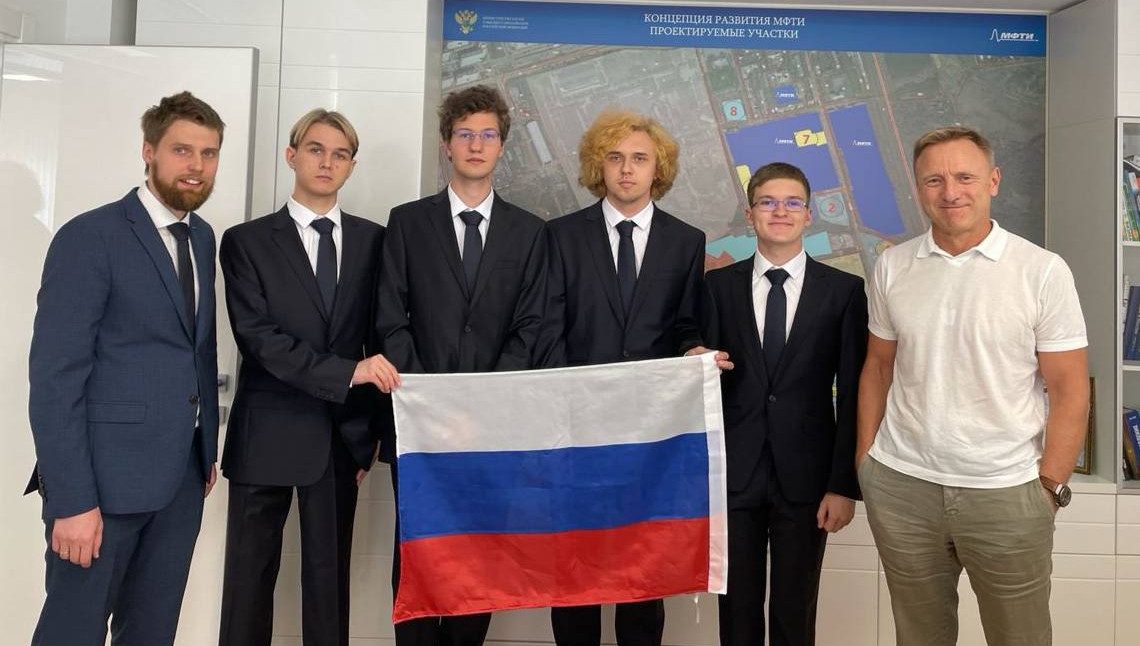 Российские школьники завоевали три золотые и одну серебряную медали на Международной олимпиаде по информатике