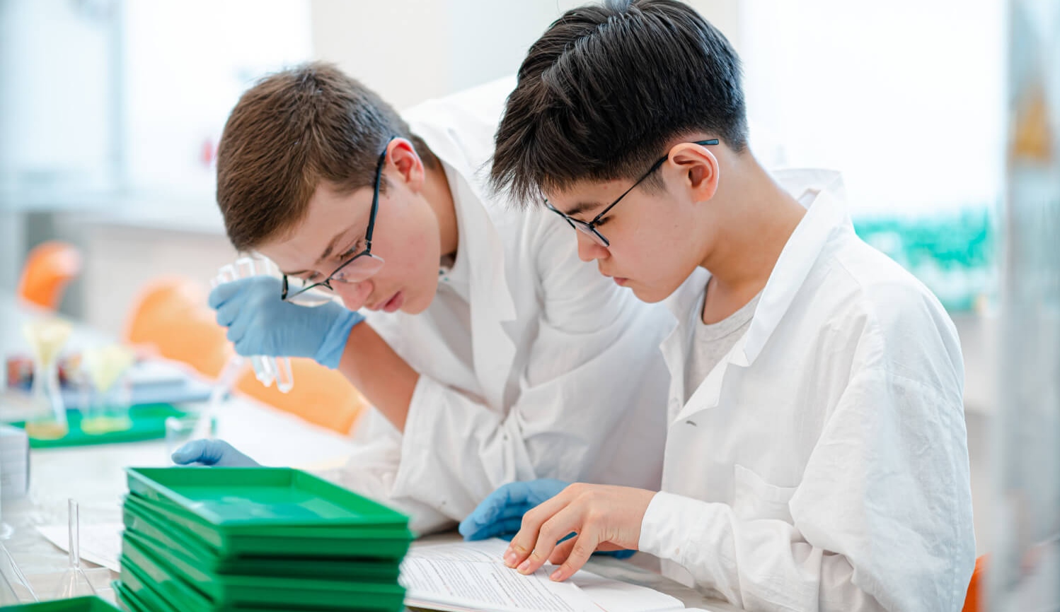 Стартовал набор на курсы химии, физики и математики на Сириус.Курсах