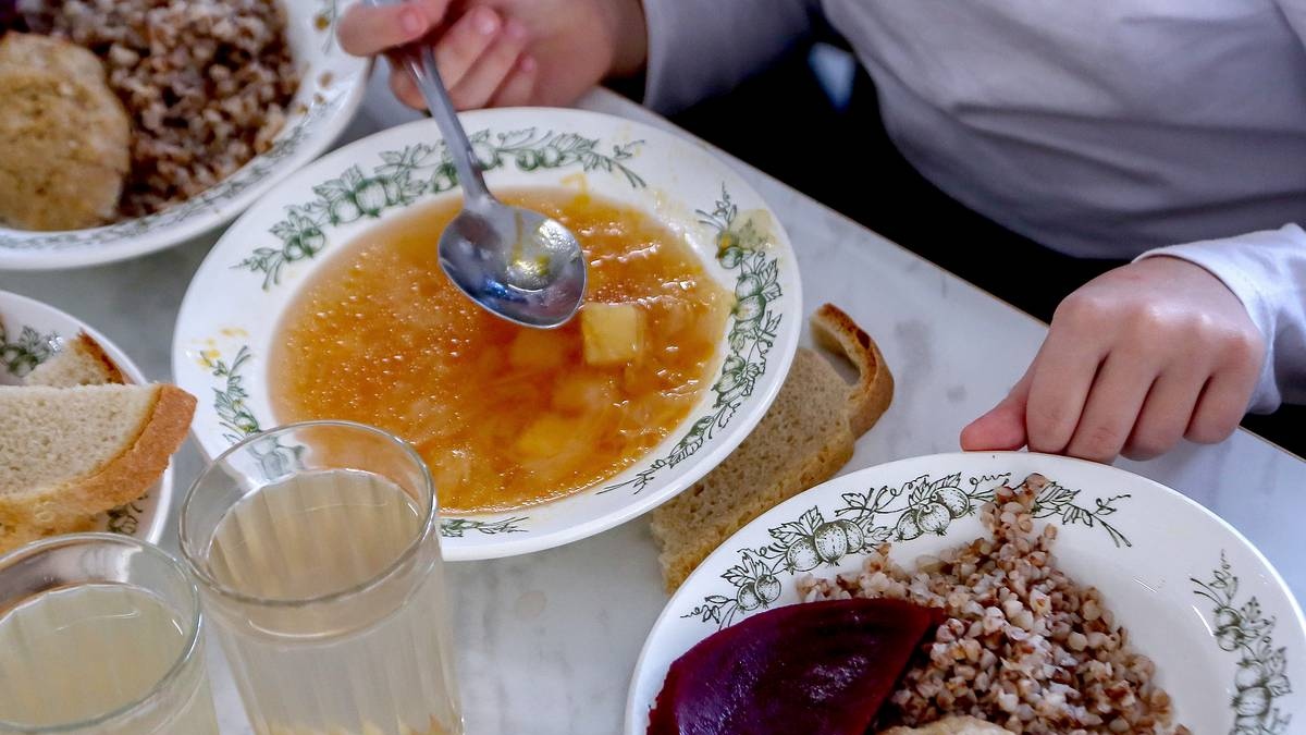 В школы могут внедрить бесплатные обеды для старших классов в среднесрочной перспективе