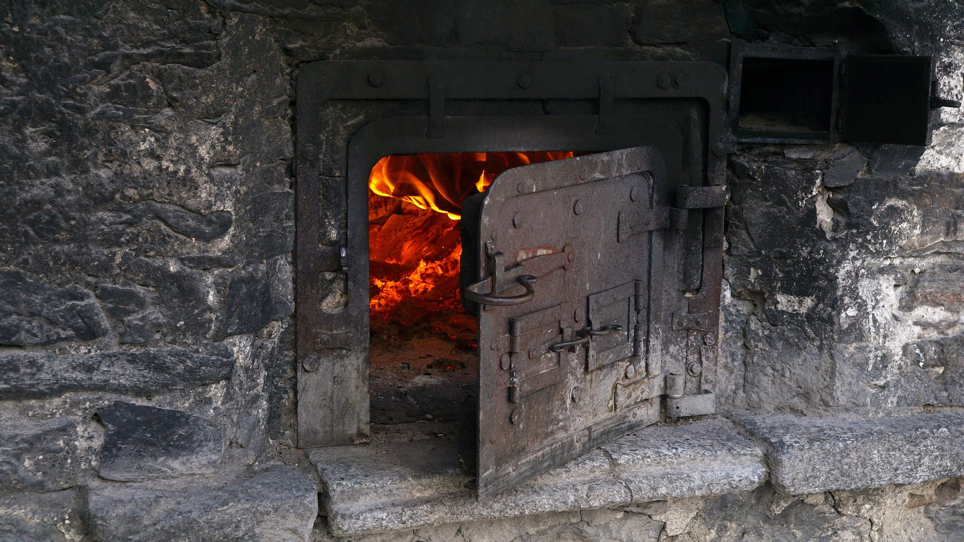 Дровяное отопление в школах: как власти Северной Македонии реагируют на энергетический кризис