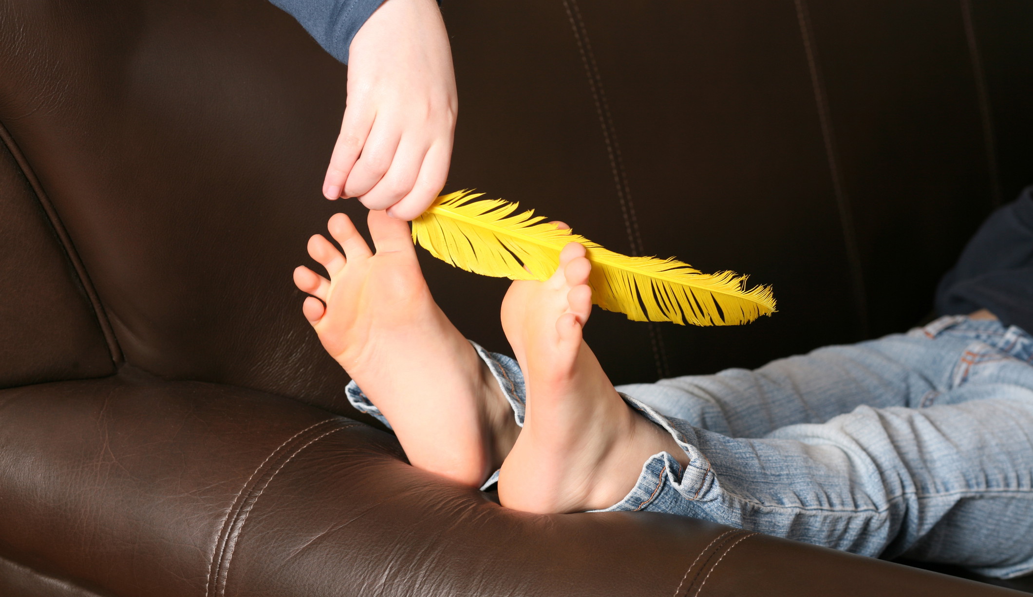 Почему люди не смеются, когда щекочут себя сами