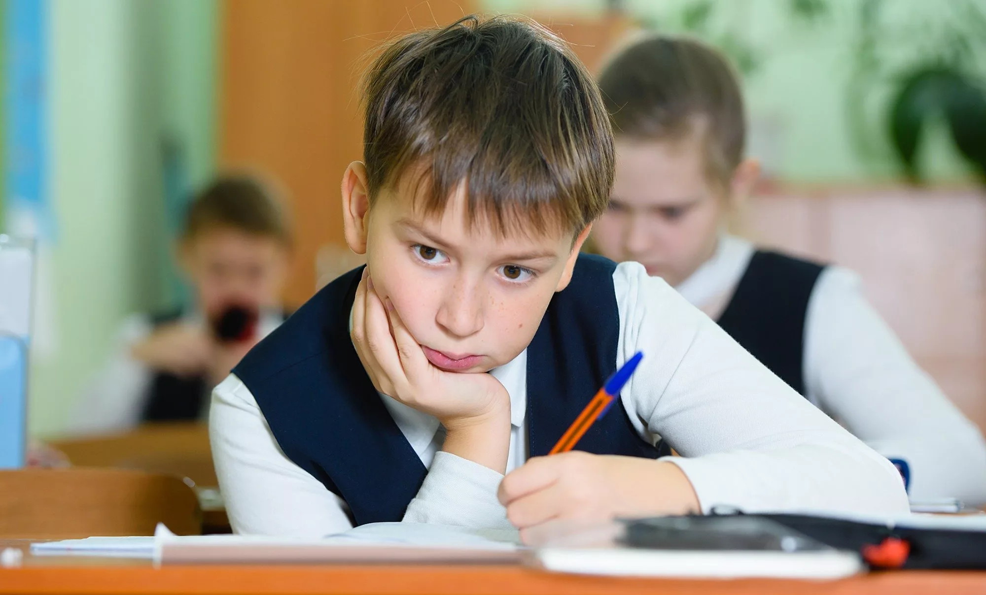 Формат работы школ в регионах, где объявлен средний уровень реагирования, определяют главы субъектов