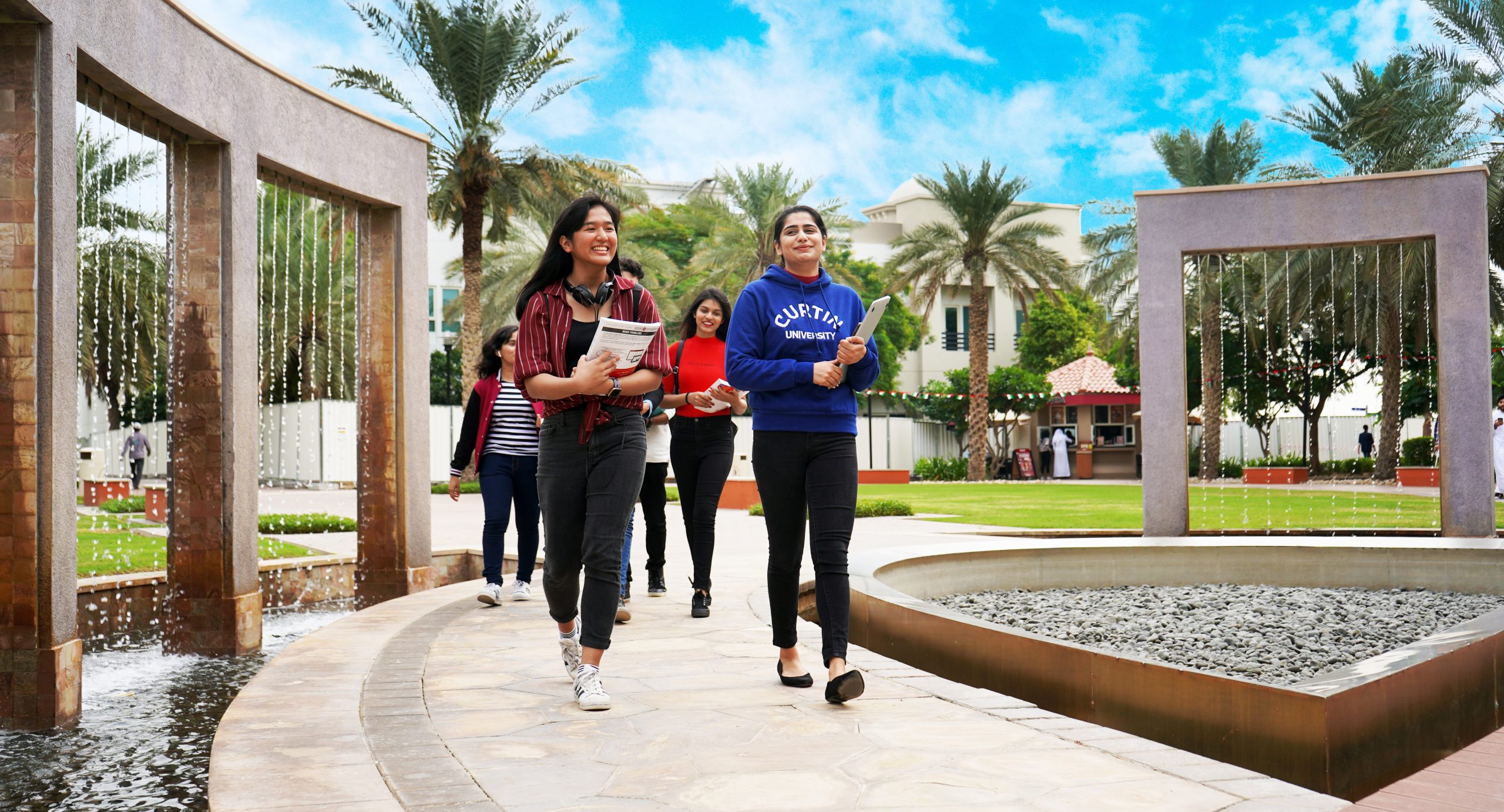 Учиться в ОАЭ: куда поступать, как получить студенческую визу и сколько стоит обучение