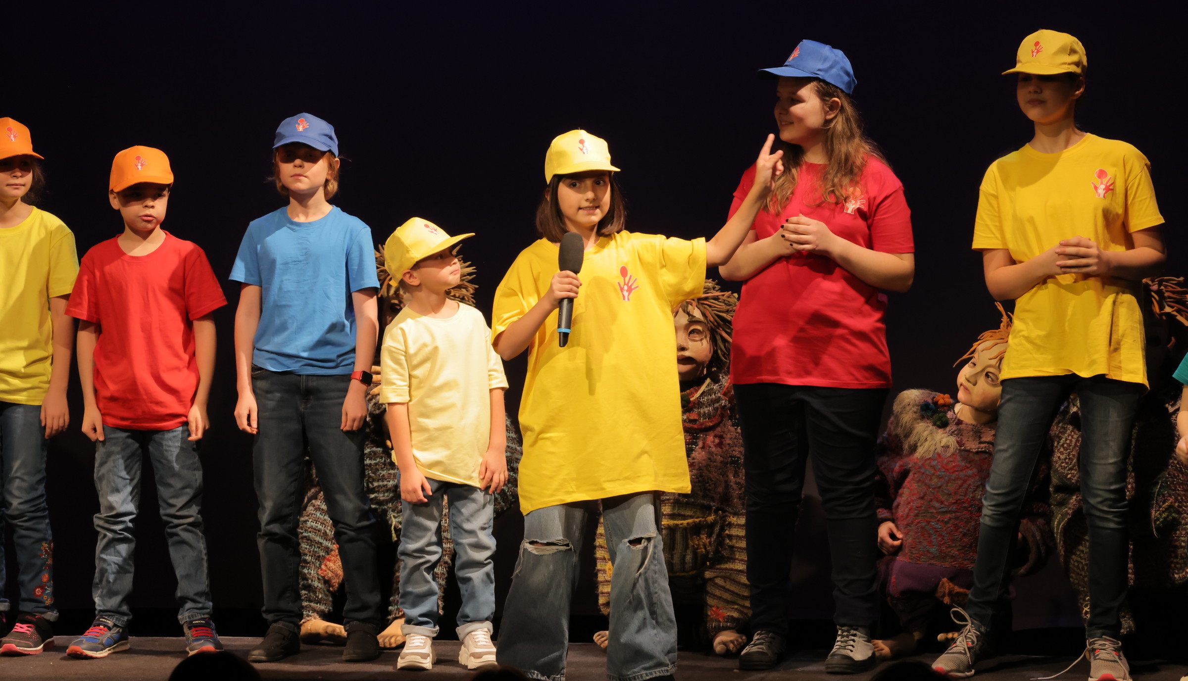 «Выдумывают новые миры и дарят людям сказку»