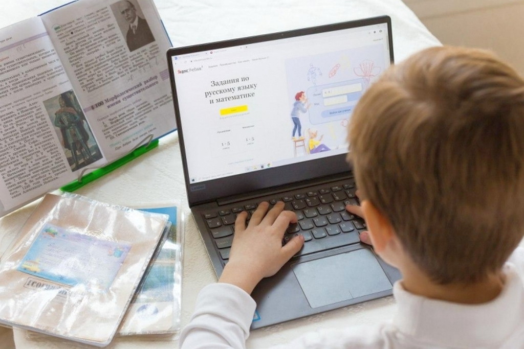 В Белгороде продлили дистанционное обучение и сместили сроки написания итогового сочинения