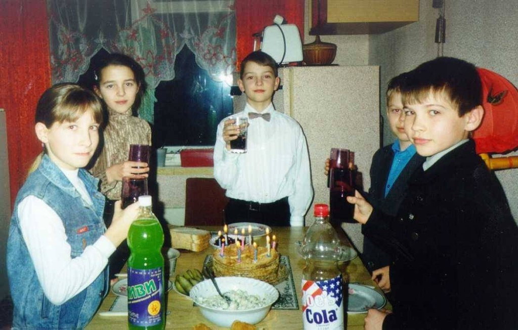 Макарошки с макарошками и один сникерс в год: воспоминания о голодных 90-х