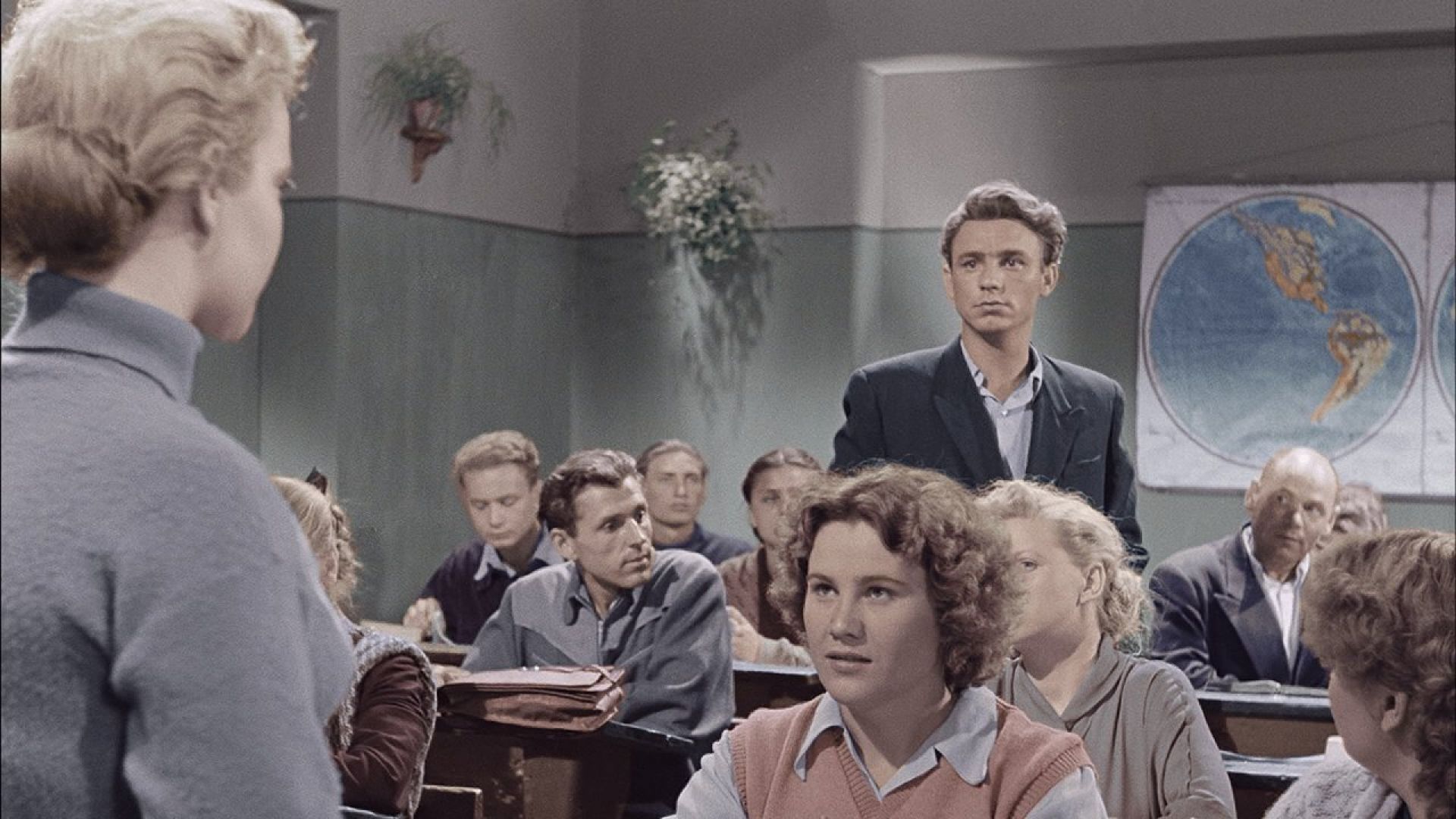 Минпросвещения продолжит снимать фильмы про учителей