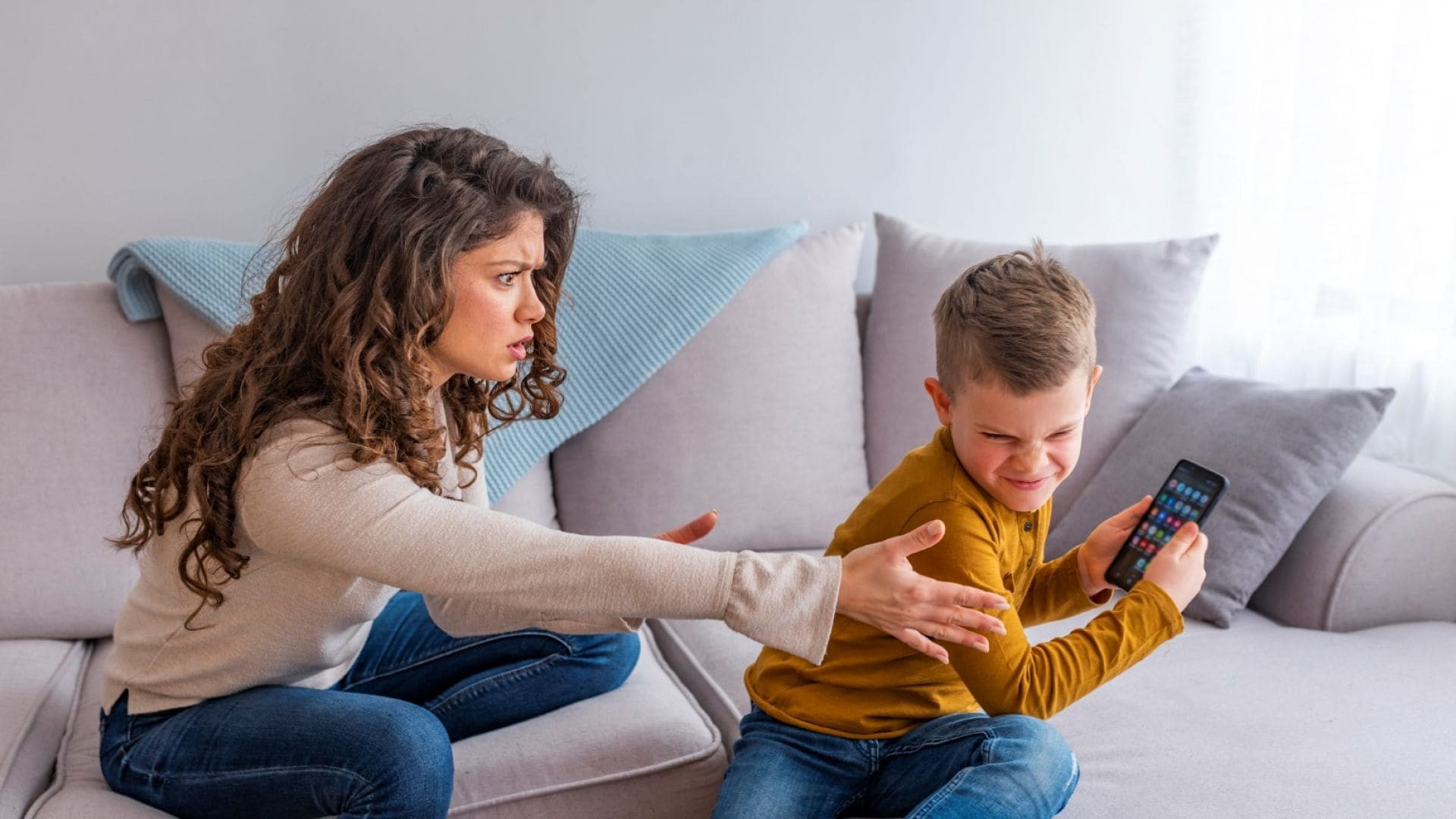 Исследование: гаджеты повышают риск самоубийства у детей