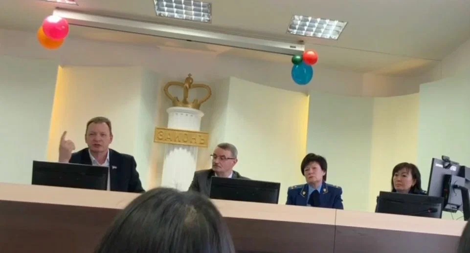 «Вы же знаете закон кармы. Значит, у ваших детей будет всё хорошо»: депутат – бурятским сиротам