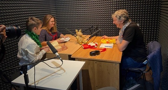 От ведущих школьных радиоэфиров до спикеров на медиафоруме: как достичь успеха и не сдаться От ведущих школьных радиоэфиров до спикеров на медиафоруме: как достичь успеха и не сдаться