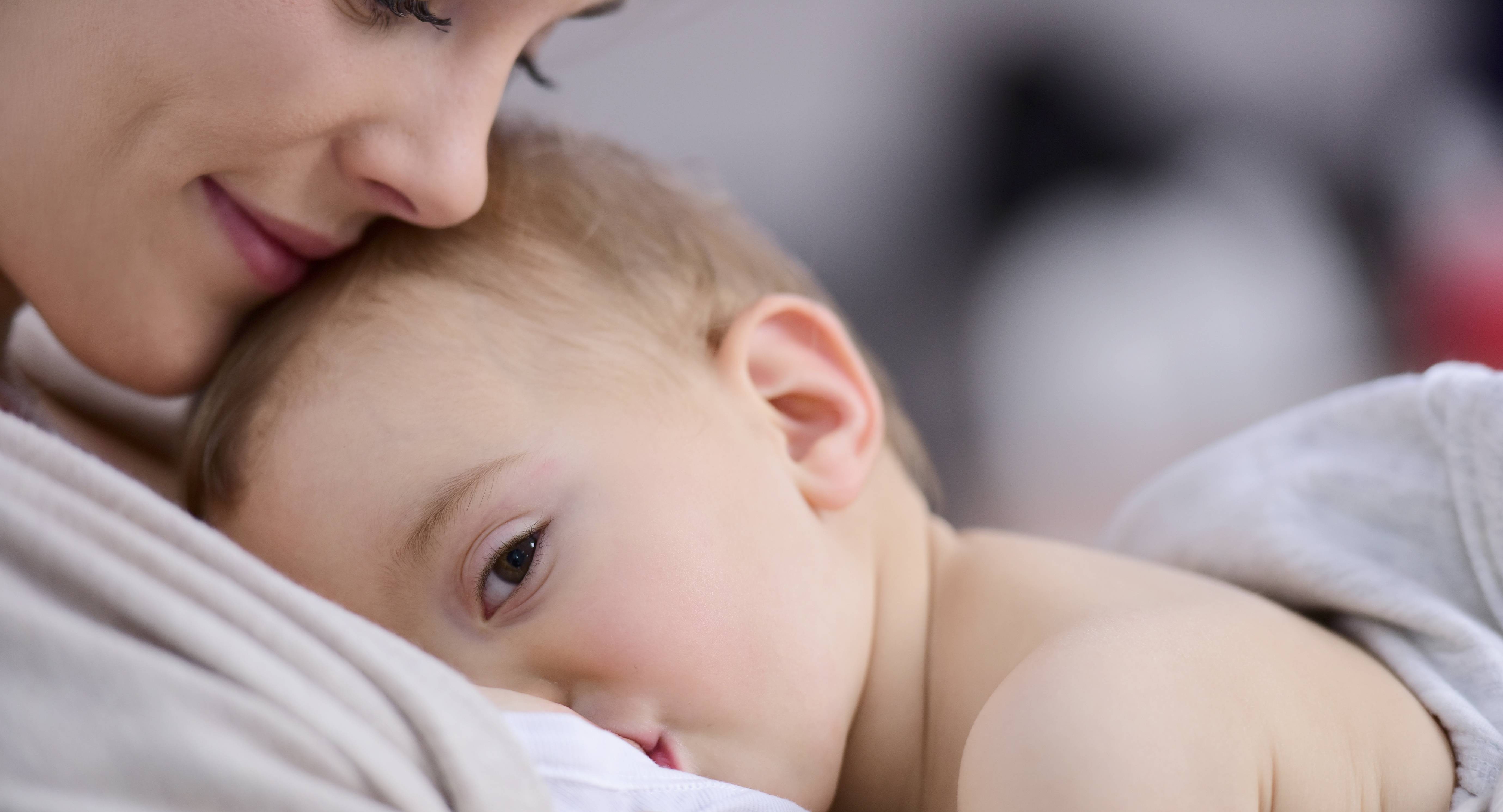 Депутаты Госдумы предложили ввести в роддомах ставку для специалистов по грудному вскармливанию