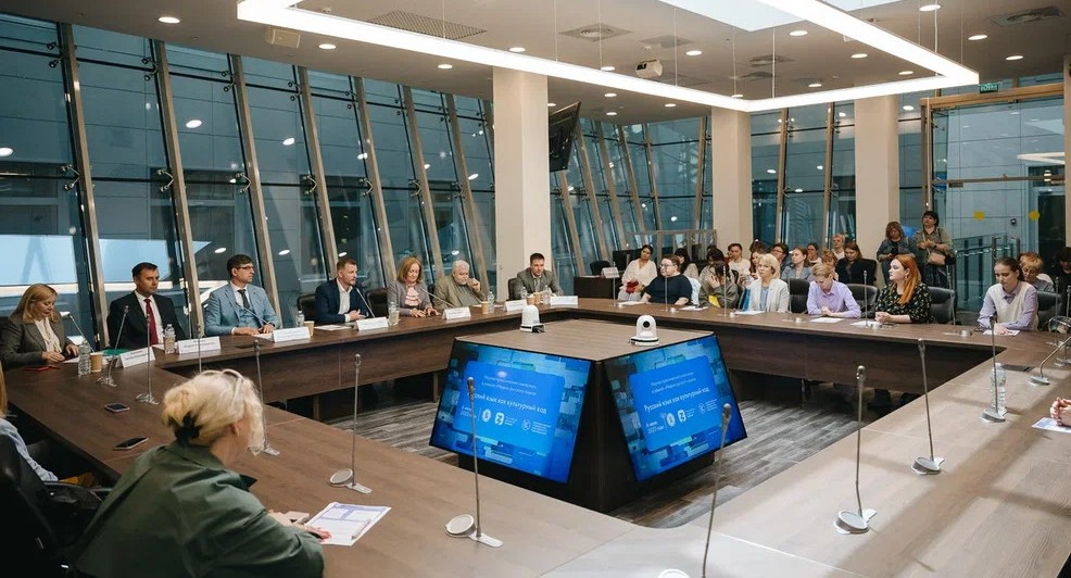 Нейросети и школьный сленг: лингвисты на столичном симпозиуме обсудили актуальные языковые явления