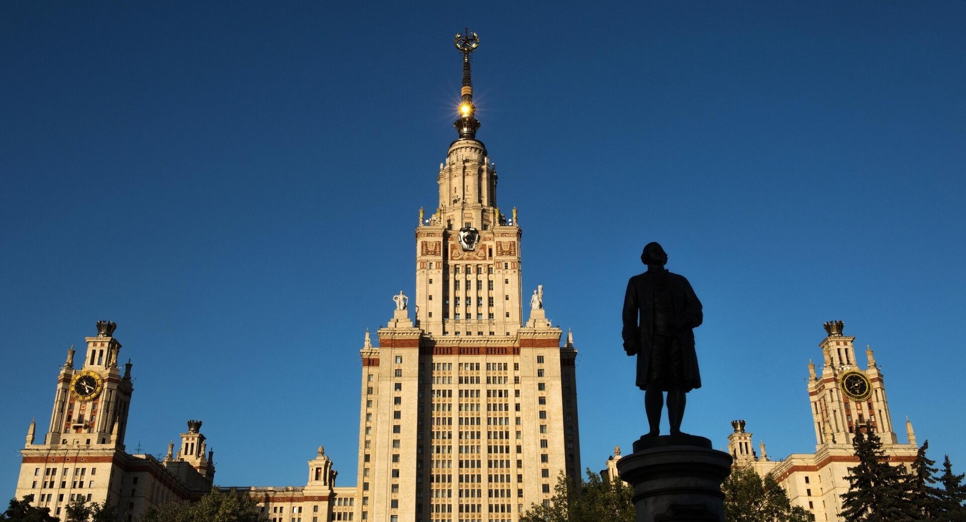 В МГУ отменили традиционное торжественное вручение красных дипломов в актовом зале