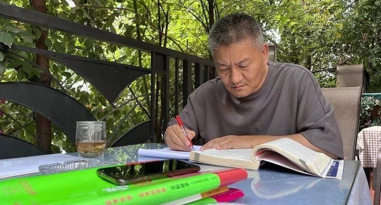 Мечтающий о поступлении в вуз житель Китая провалил экзамен в 27-й раз