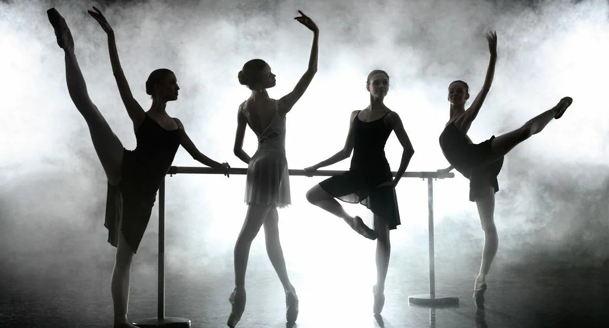 Буффонадный клоун, дрессировщик, артист балет и другие