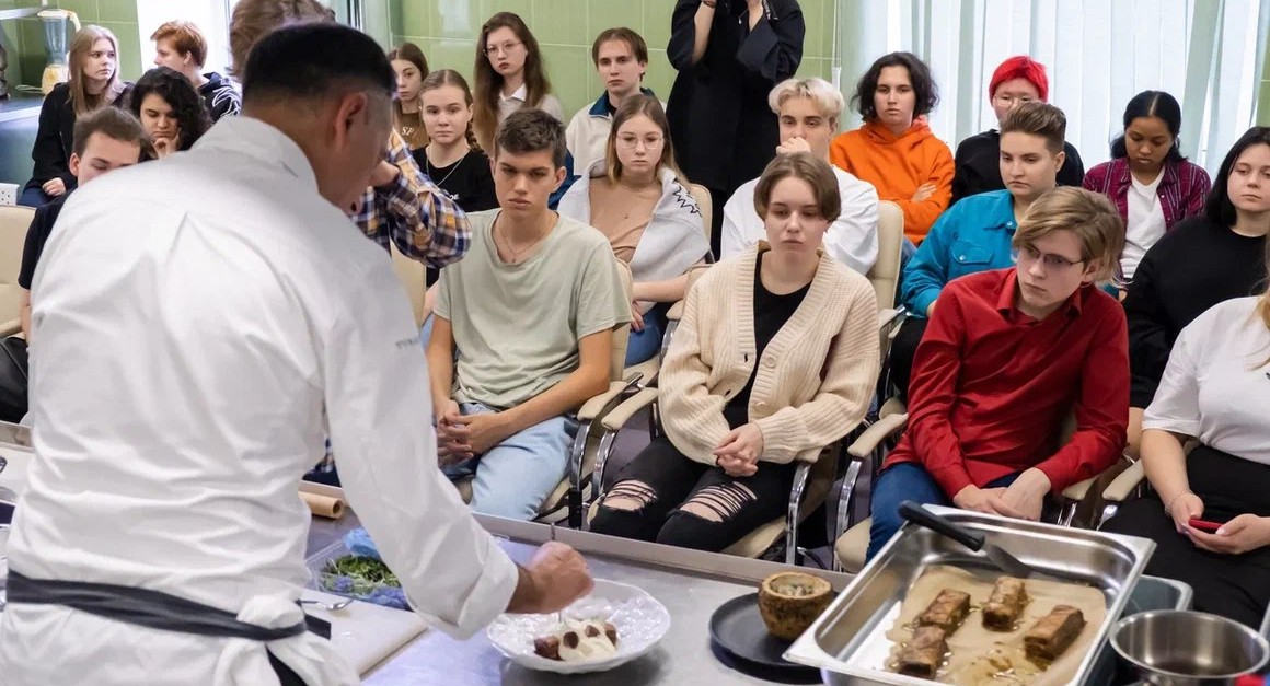 Из-за парты – в ресторан