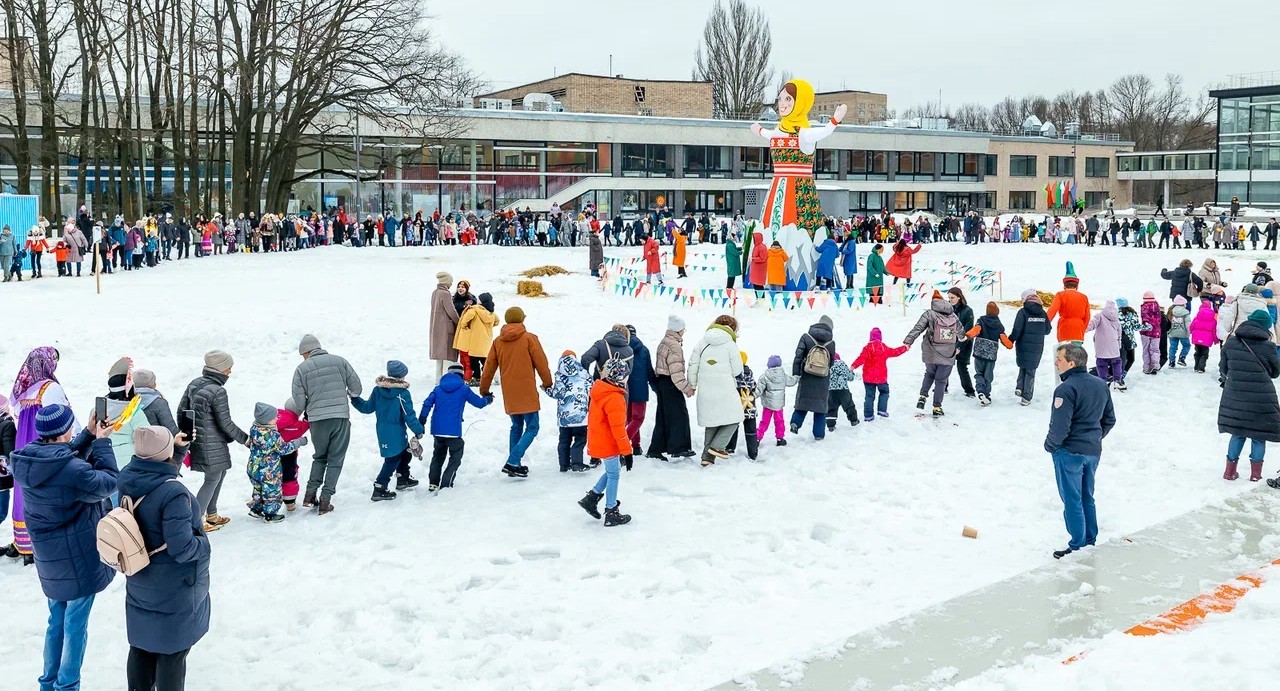 Вот, блин! В Московском дворце пионеров прошла Масленица