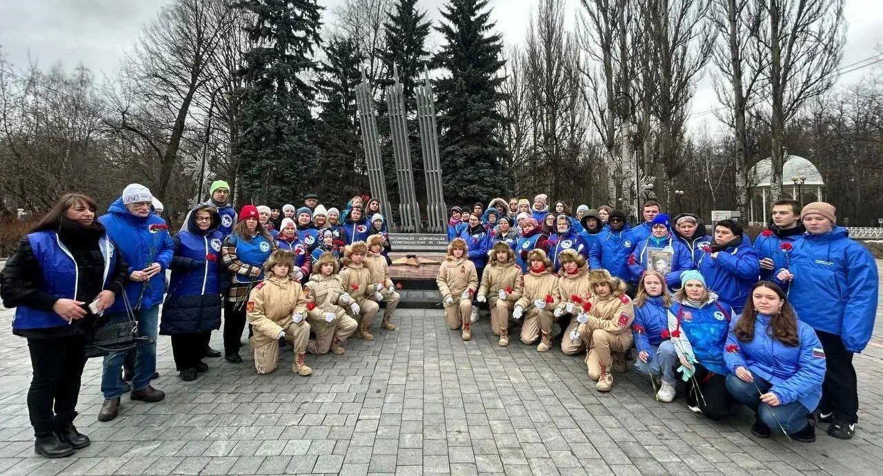 Более четырех тысяч столичных школьников благоустроили военные мемориалы в этом учебном году