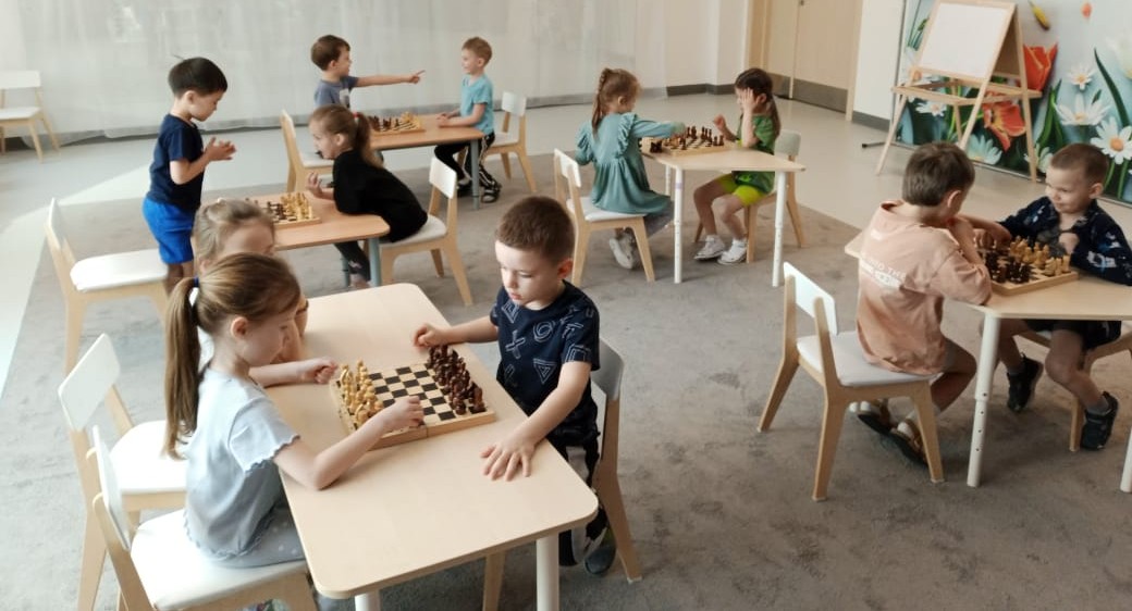 «Конь – прыг-скок в сторону»: как заинтересовать четырехлетку шахматами