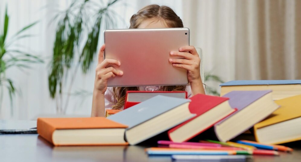 Гаджеты в системе образования: от полного запрета к осознанному применению