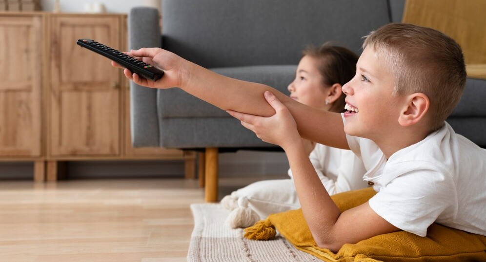 Любимыми персонажами у детей в России стали Маша и Медведь и герои Майнкрафт