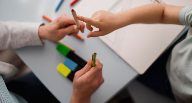 Путин поручил улучшить методику преподавания музыки и ИЗО в школах