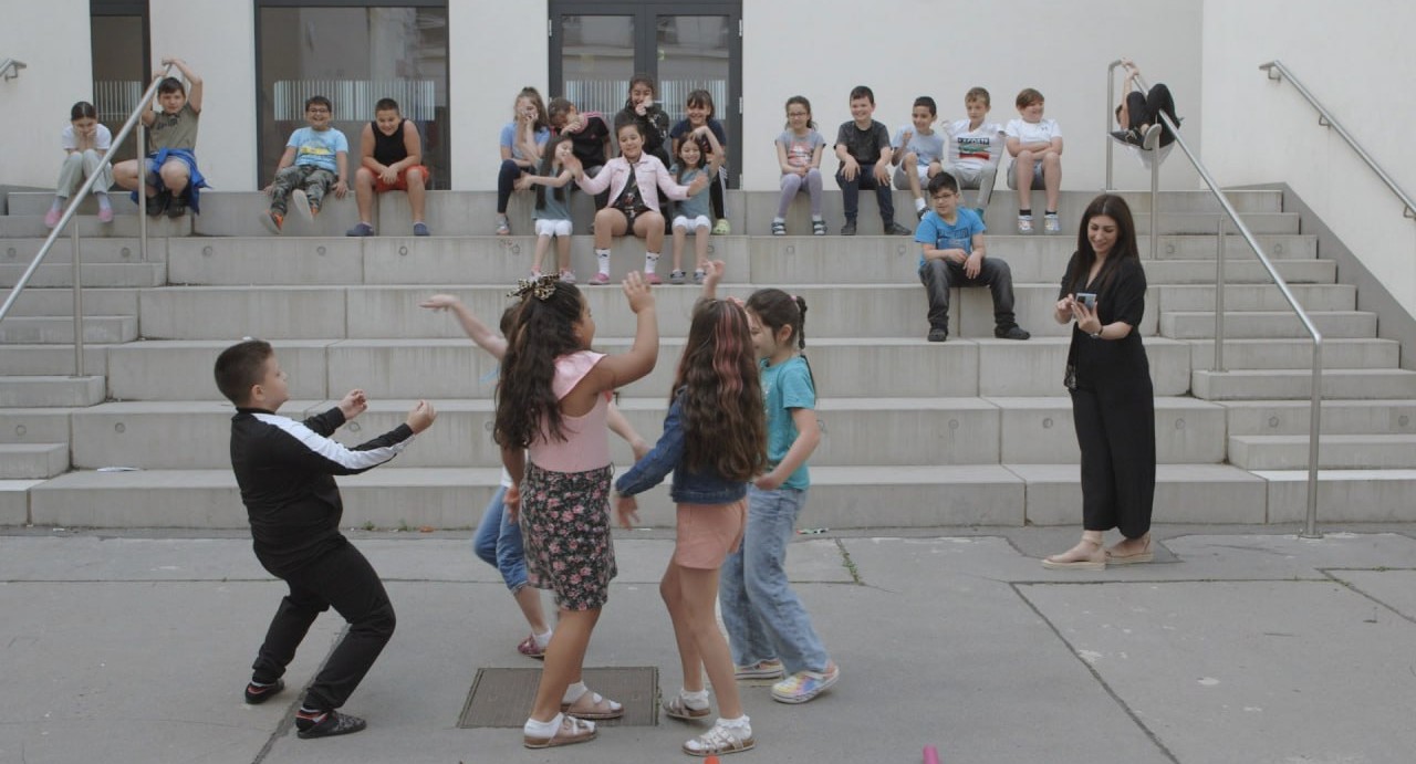 Кинопоказ «Фаворитен»: в Москве покажут фильм о работе с детьми мигрантов