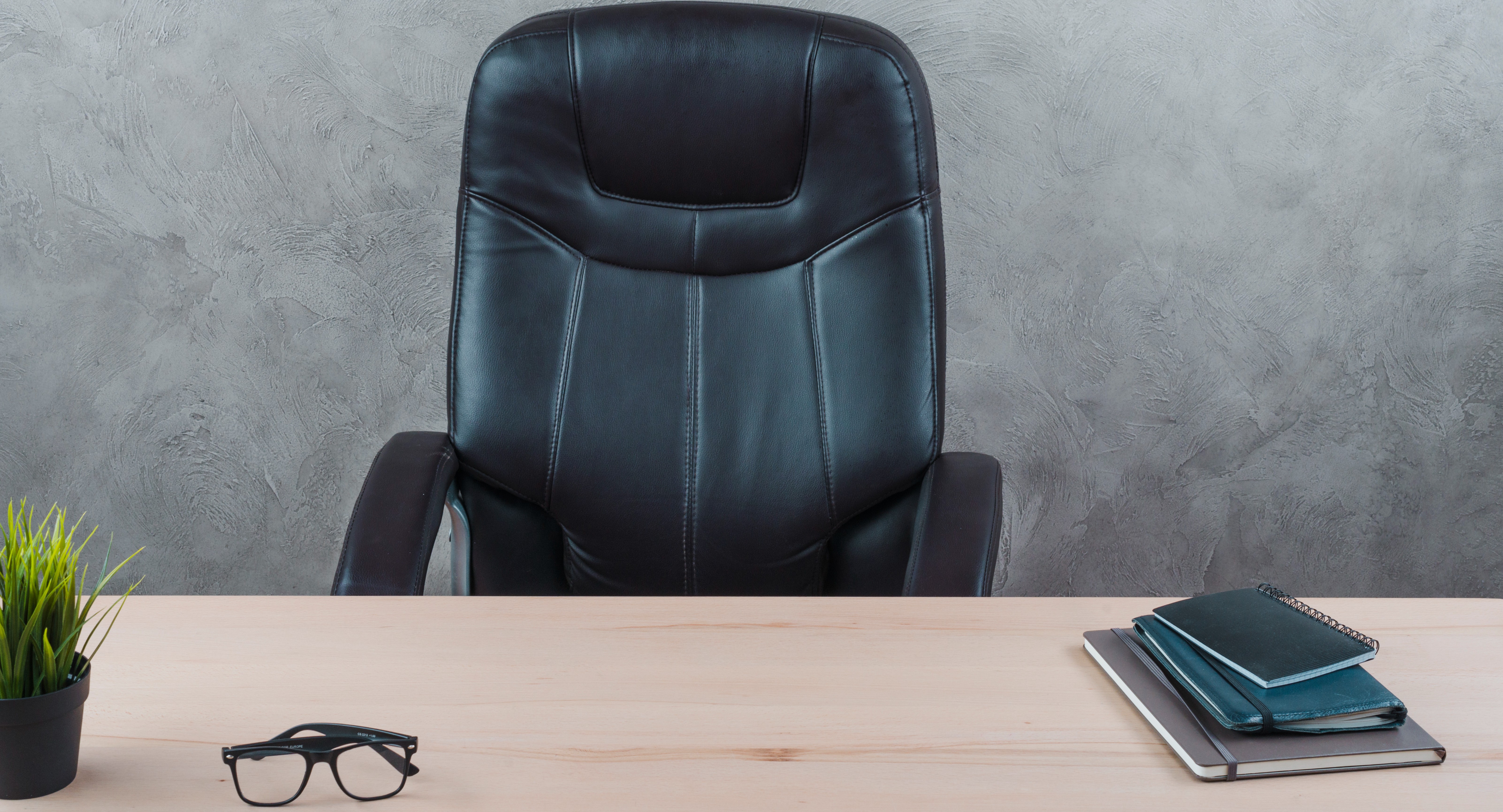 В Азове отстранили от работы директора школы, где детей делили на «малоимущих» и «СВО»