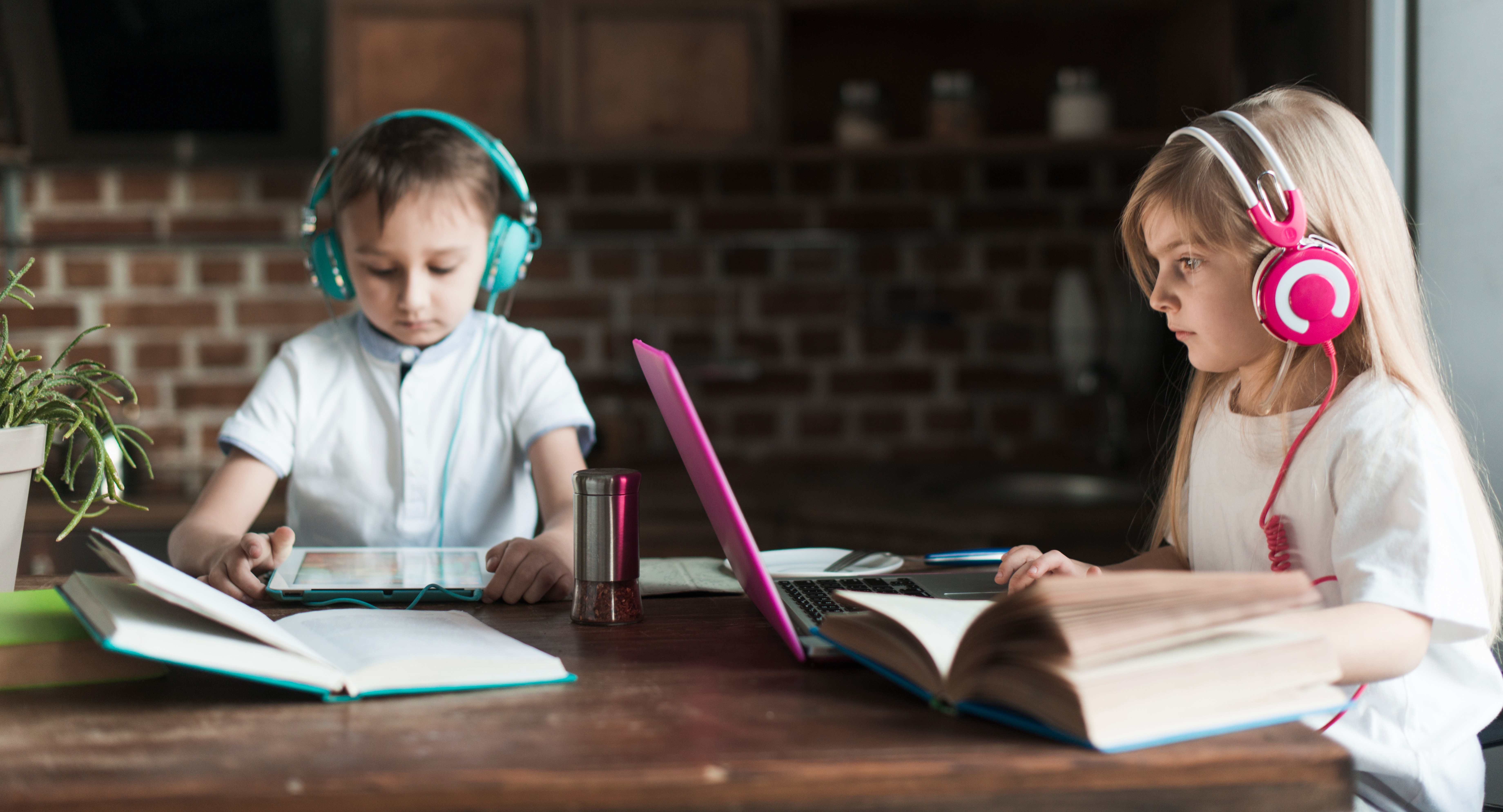 В Кремле заявили о бессмысленности домашних заданий из-за ИИ