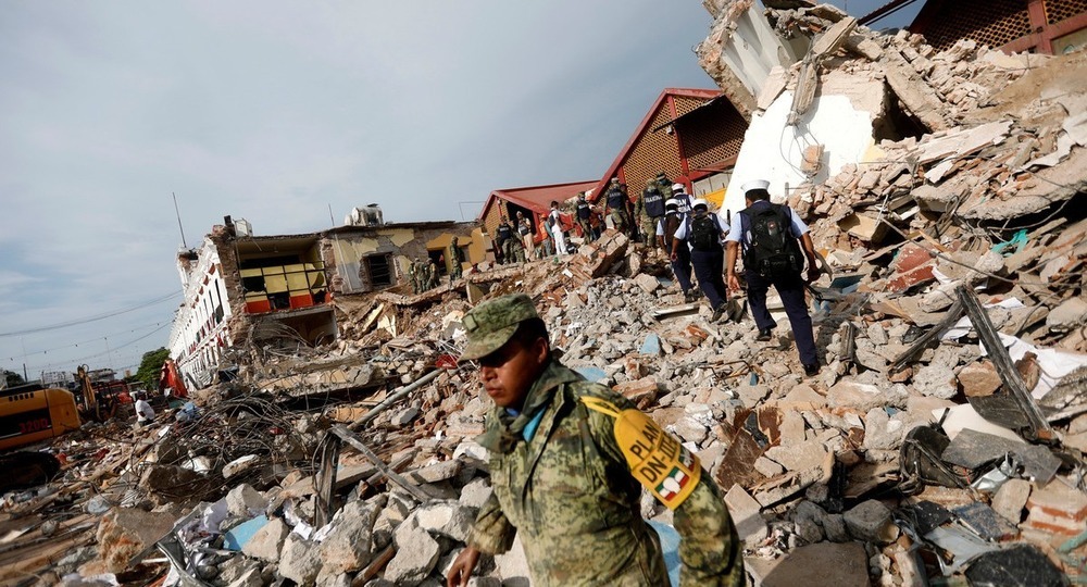 Мощное землетрясение в Мексике повредило около тысячи школ Мощное землетрясение в Мексике повредило около тысячи школ