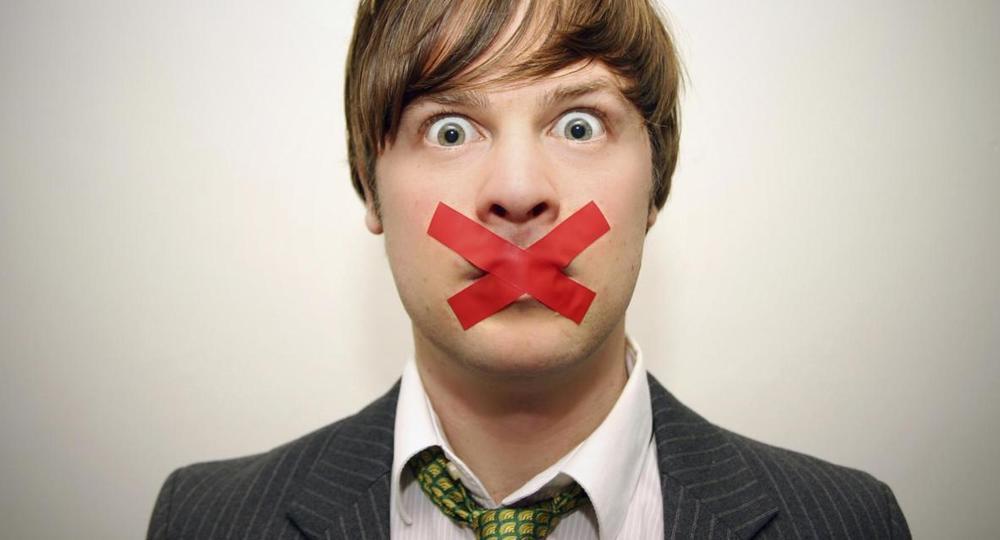 В Смоленске учительница на уроке заклеила рот ученику В Смоленске учительница на уроке заклеила рот ученику