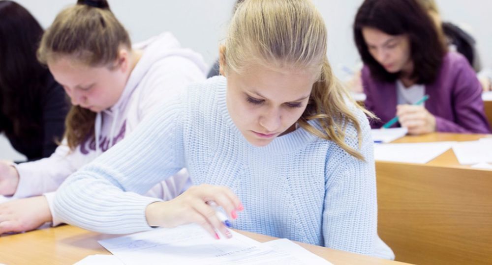 Итоговое сочинение успешно написали 98% участников Итоговое сочинение успешно написали 98% участников