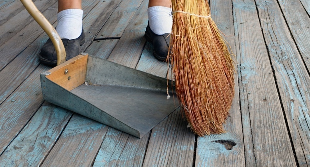 Уборщица ростовской школы избила веником больного ученика Уборщица ростовской школы избила веником больного ученика