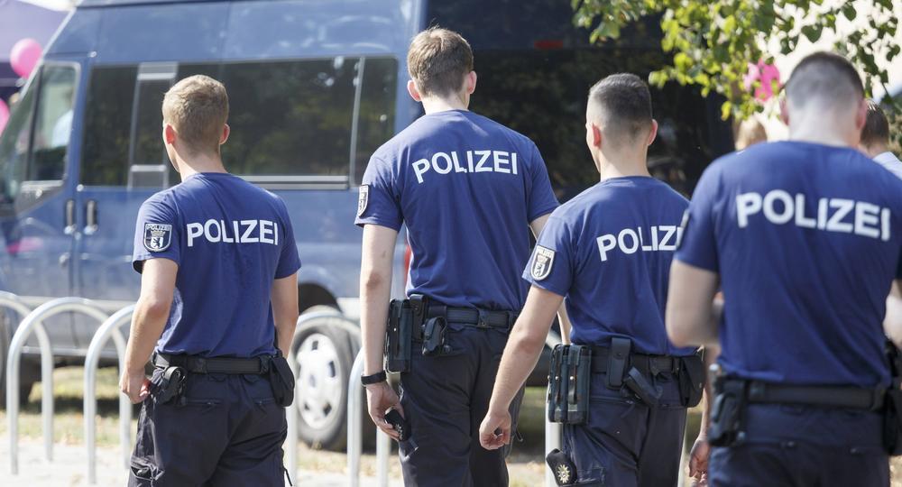 Ученики подожгли школу в деревне на юге Германии Ученики подожгли школу в деревне на юге Германии