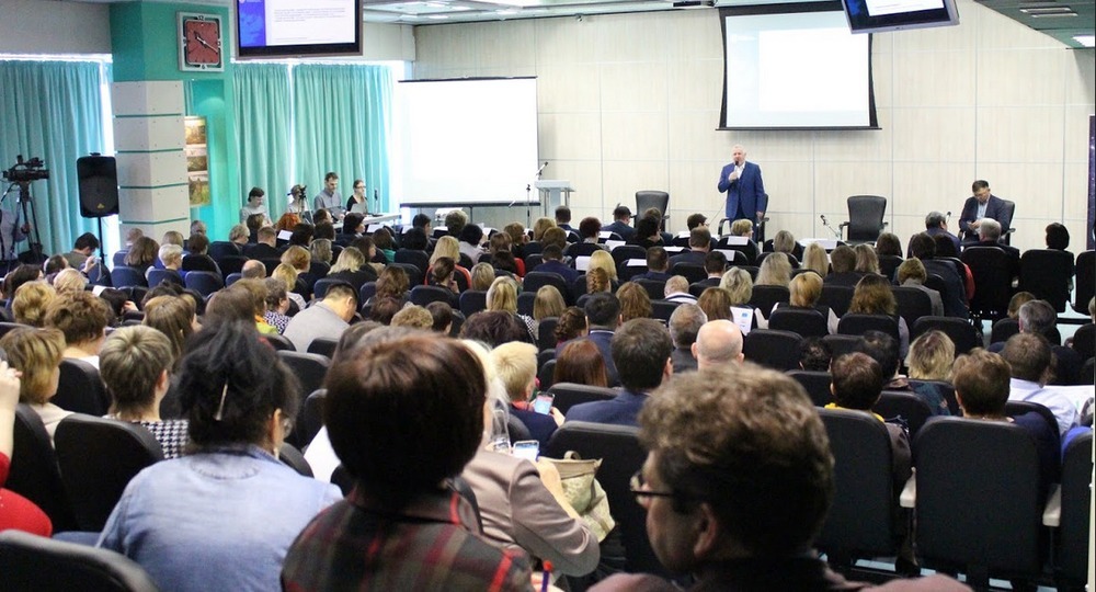 Между конкуренцией и саморазвитием Между конкуренцией и саморазвитием