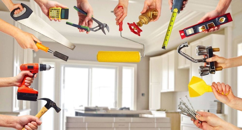 На Урале директор-женщина спасает школу от закрытия, ремонтируя за свой счет