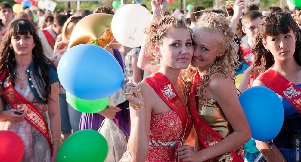 Выпускники подстроились под спортсменов Выпускники подстроились под спортсменов