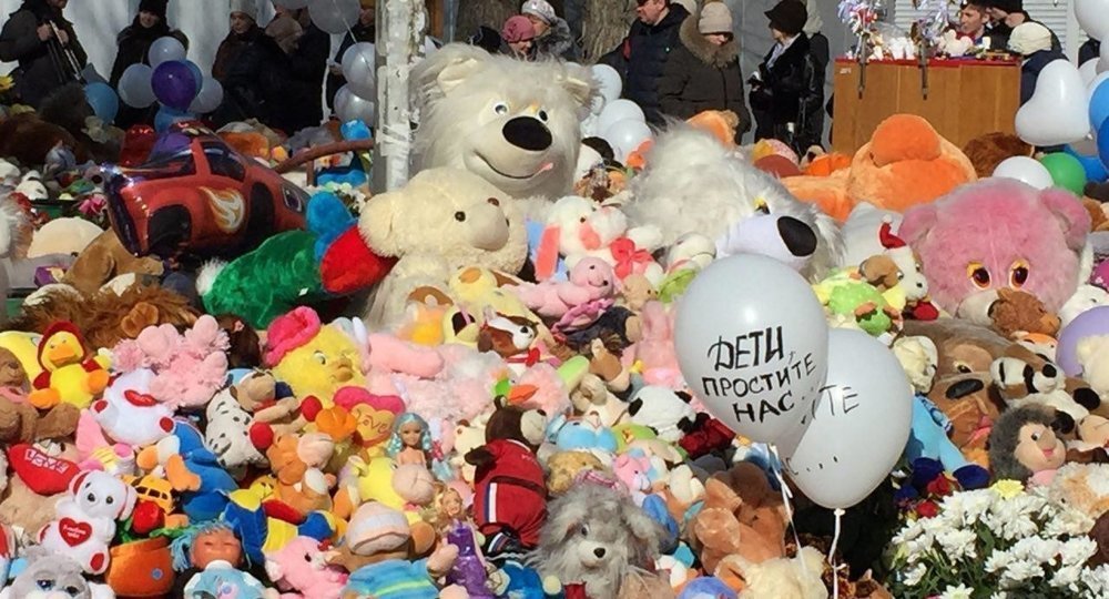 Об игрушках с мемориала у «Зимней вишни» Об игрушках с мемориала у «Зимней вишни»