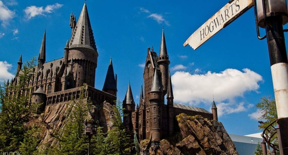 В США учителя превратили школу в Хогвартс В США учителя превратили школу в Хогвартс