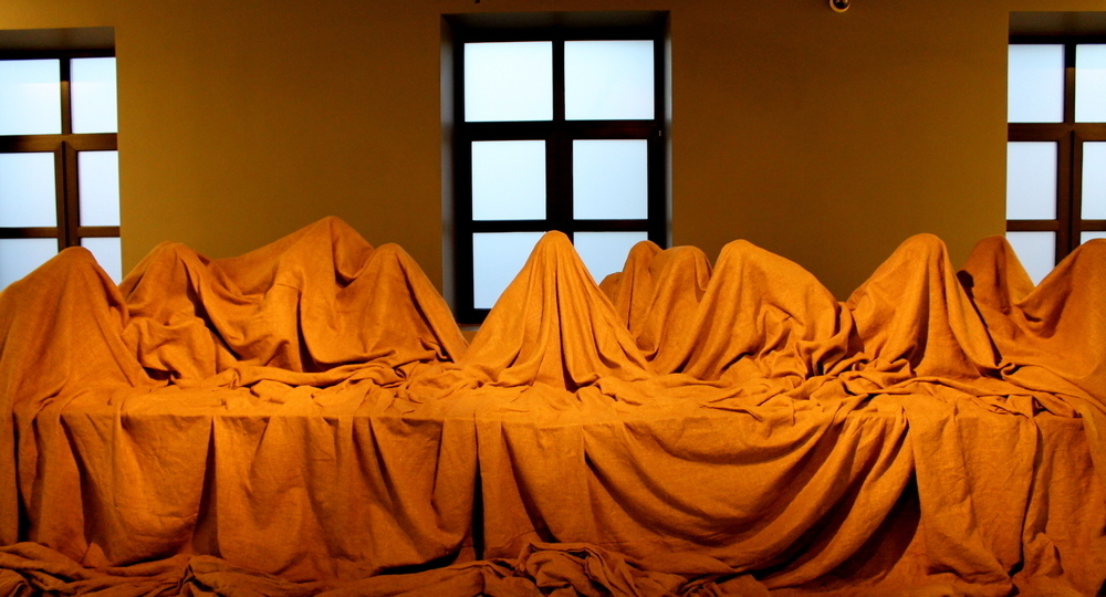 Новосибирский вуз прикрыл обнаженные античные статуи ради чувств РПЦ Новосибирский вуз прикрыл обнаженные античные статуи ради чувств РПЦ